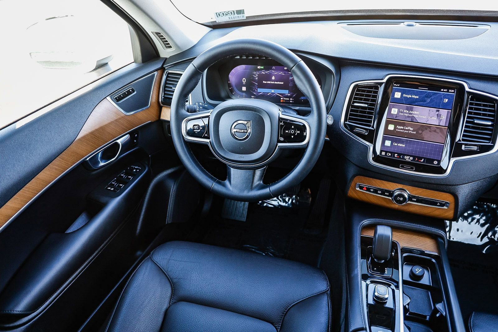 Used 2023 Volvo XC90 T8 Plus image 14