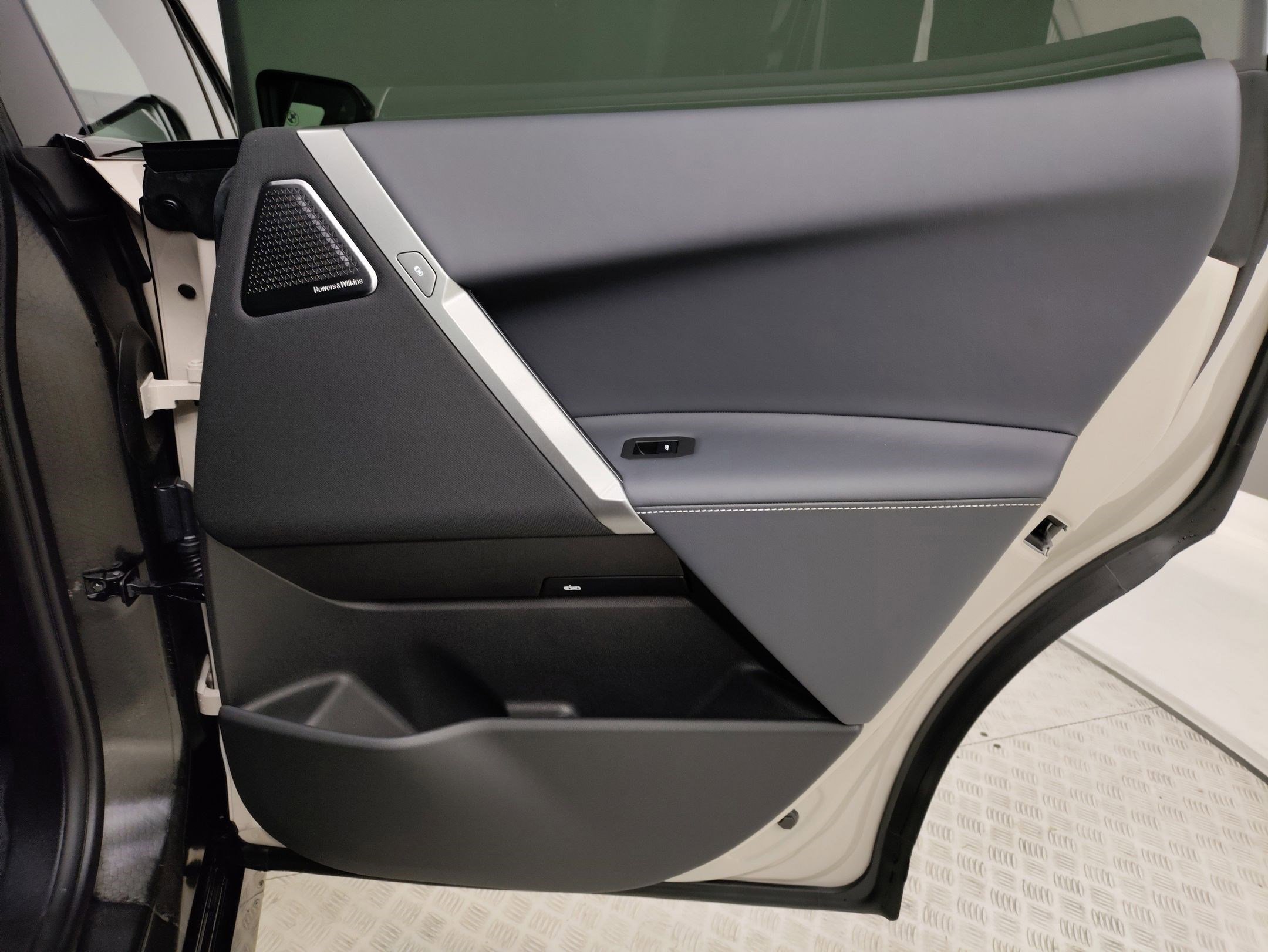 New 2026 BMW iX M70 image 23