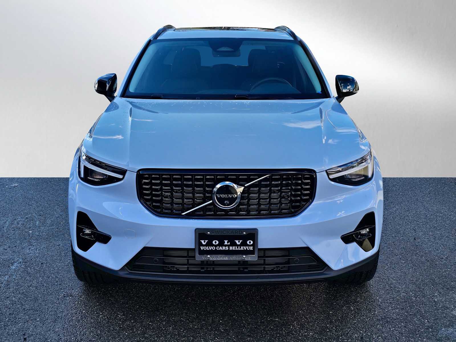 New 2026 Volvo XC40 B5 Plus w/ Protection Package Premier image 8
