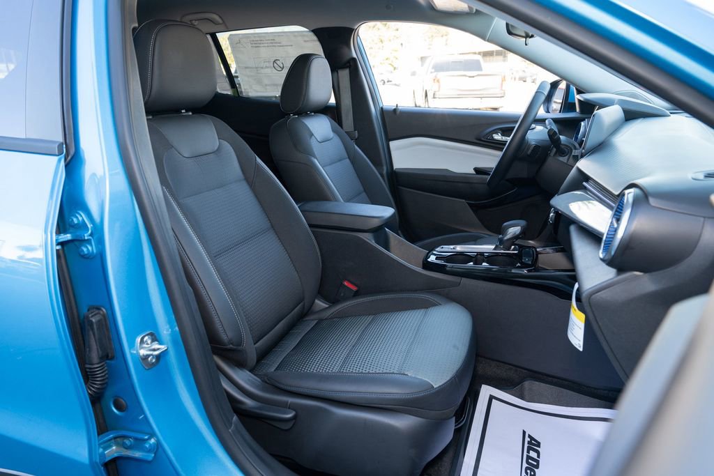 Used 2026 Chevrolet Trax LT w/ LT Convenience Package FWD image 38