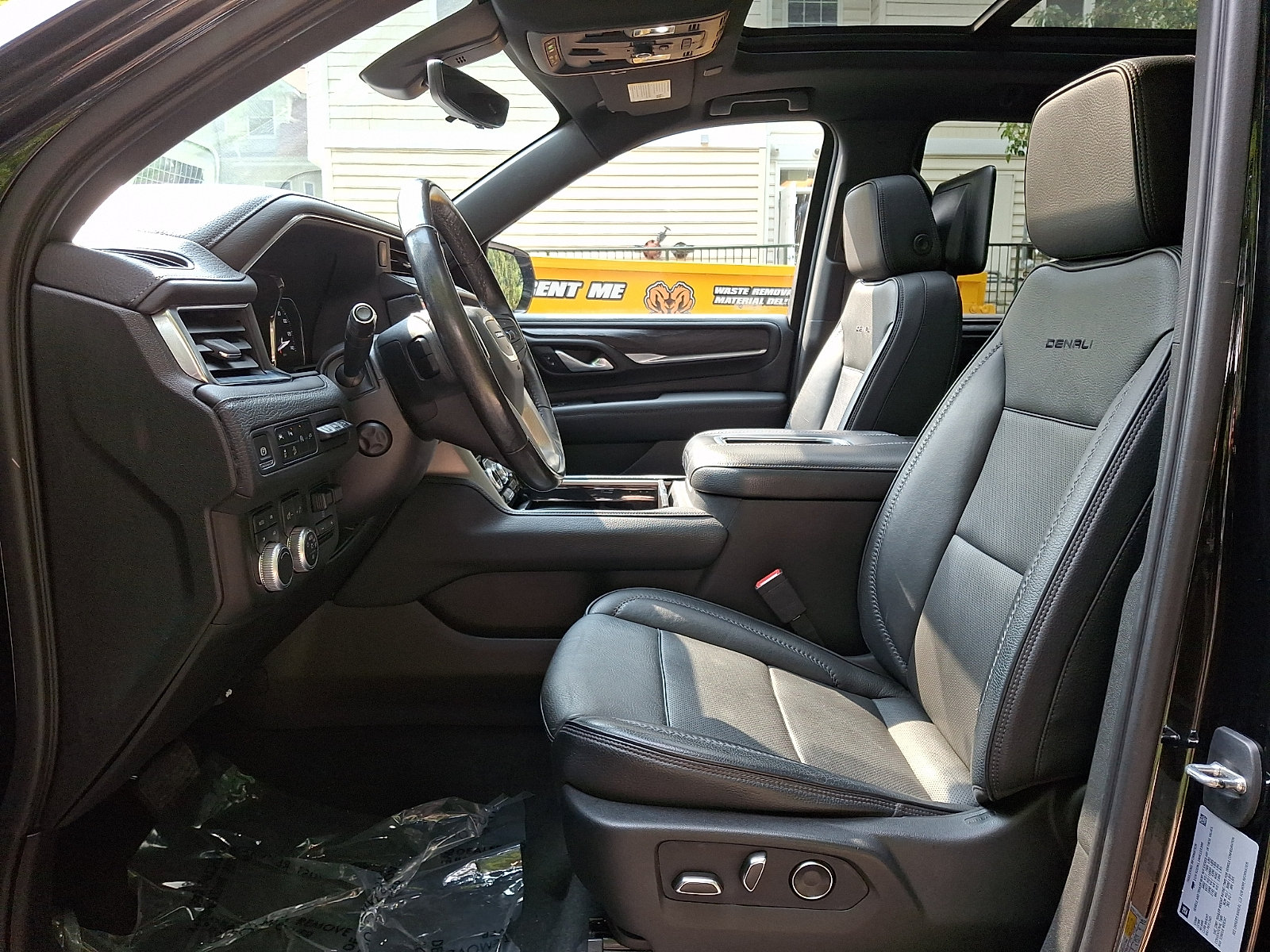 Used 2021 GMC Yukon Denali w/ Denali Premium Package AWD/4WD image 16