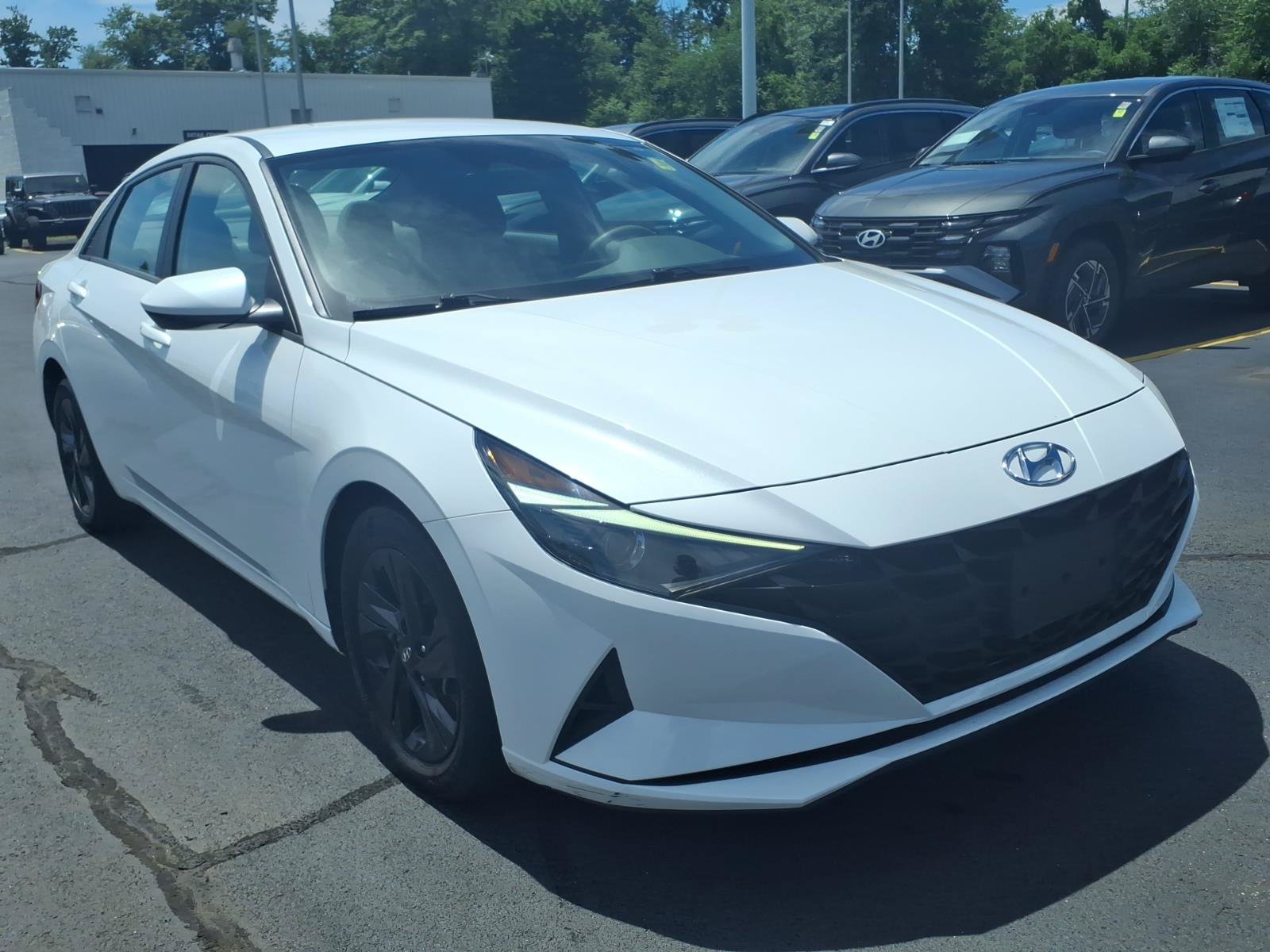 Certified 2022 Hyundai Elantra SEL w/ Preferred Accessory Package FWD image 3