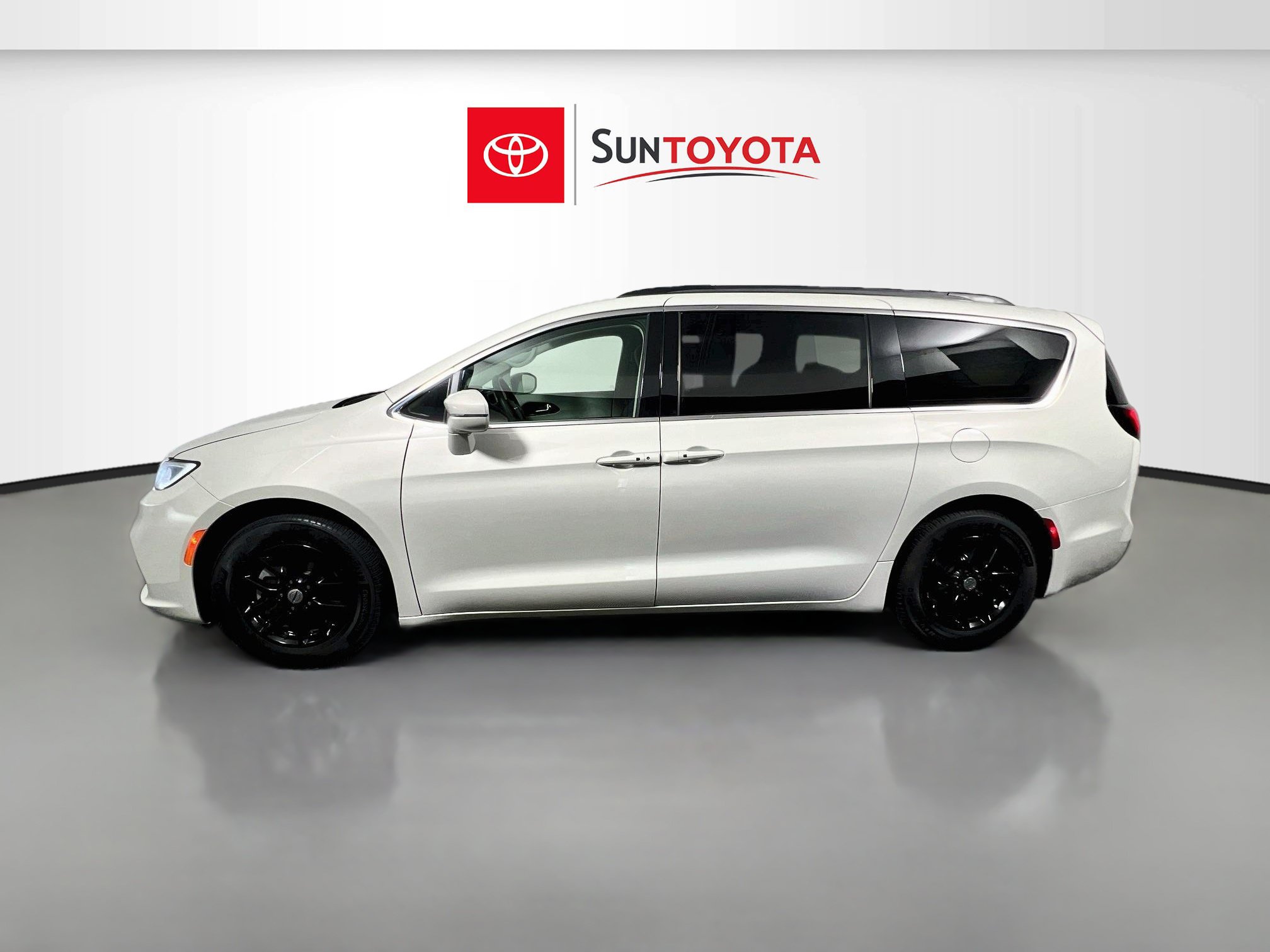 Used 2021 Chrysler Pacifica Touring FWD image 7