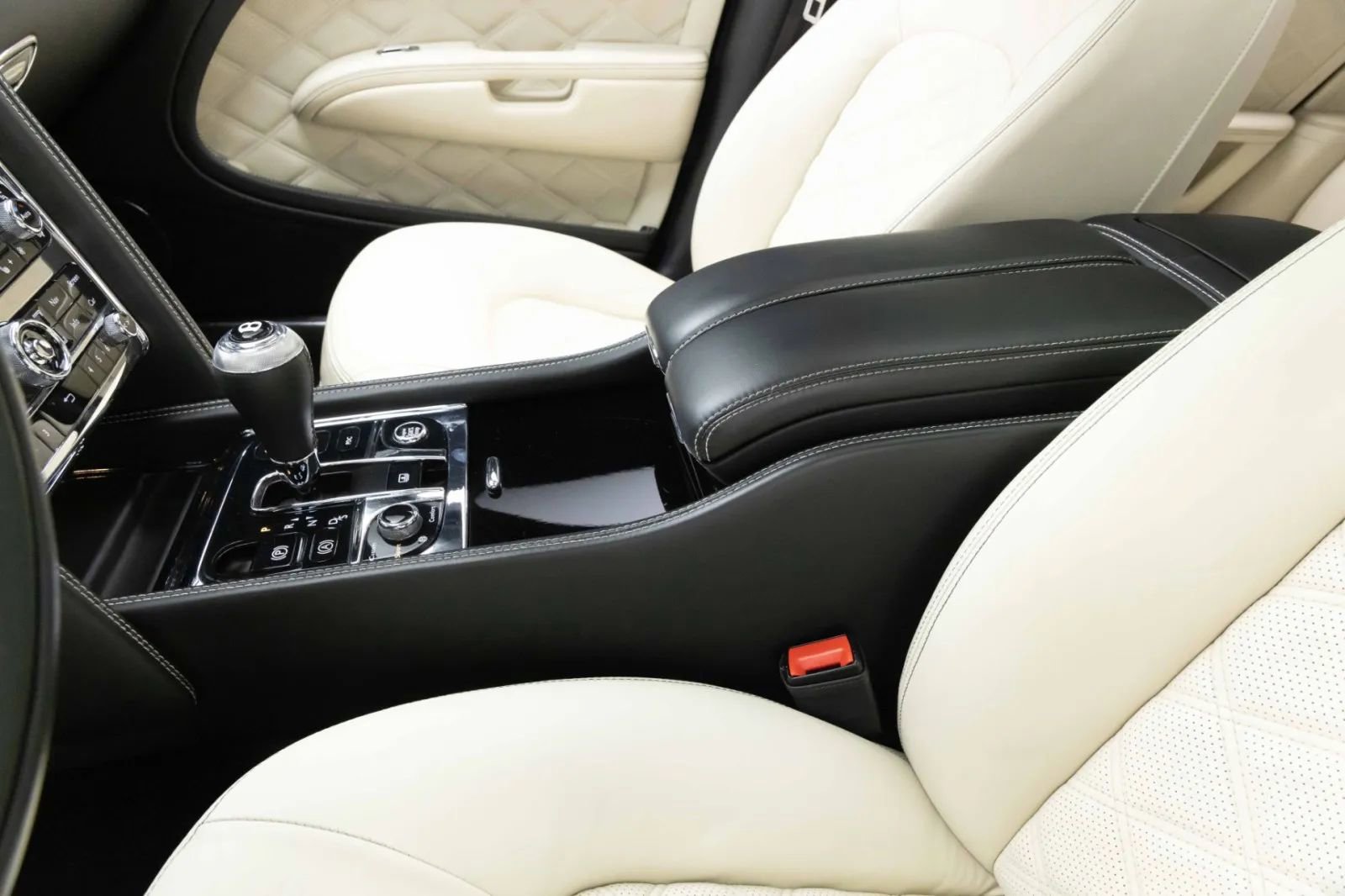 Used 2014 Bentley Mulsanne RWD image 21