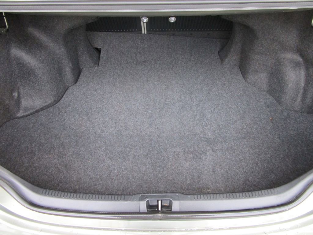 Used 2012 Toyota Camry L image 12