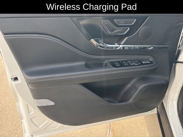 Used 2025 Lincoln Corsair Reserve w/ Jet Appearance Package image 13