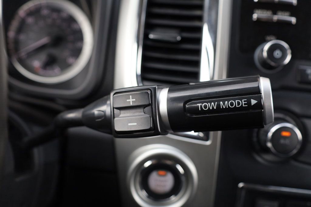 Used 2018 Nissan Titan SV image 32