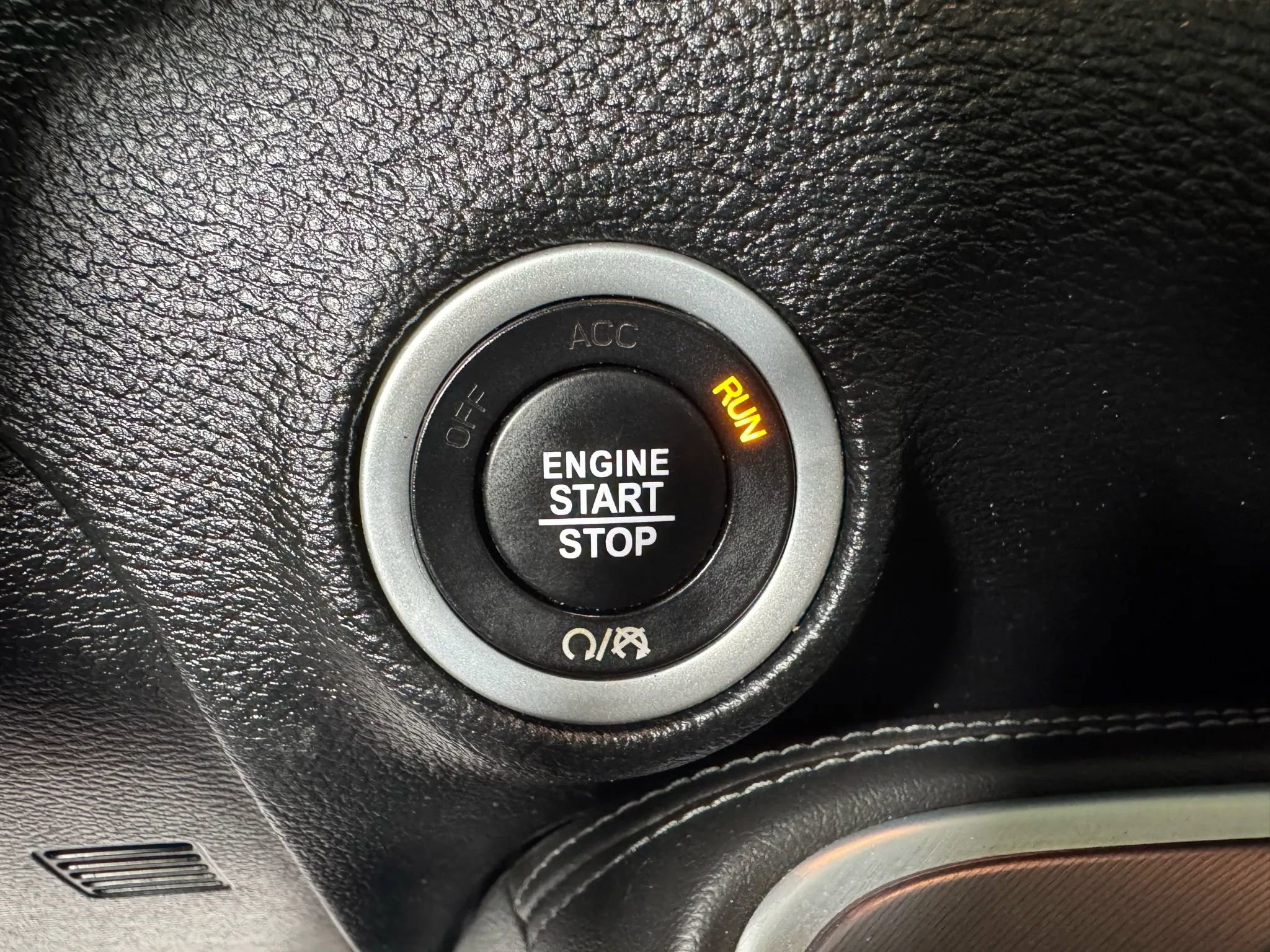 Used 2019 Dodge Challenger SXT w/ Driver Convenience Group image 16