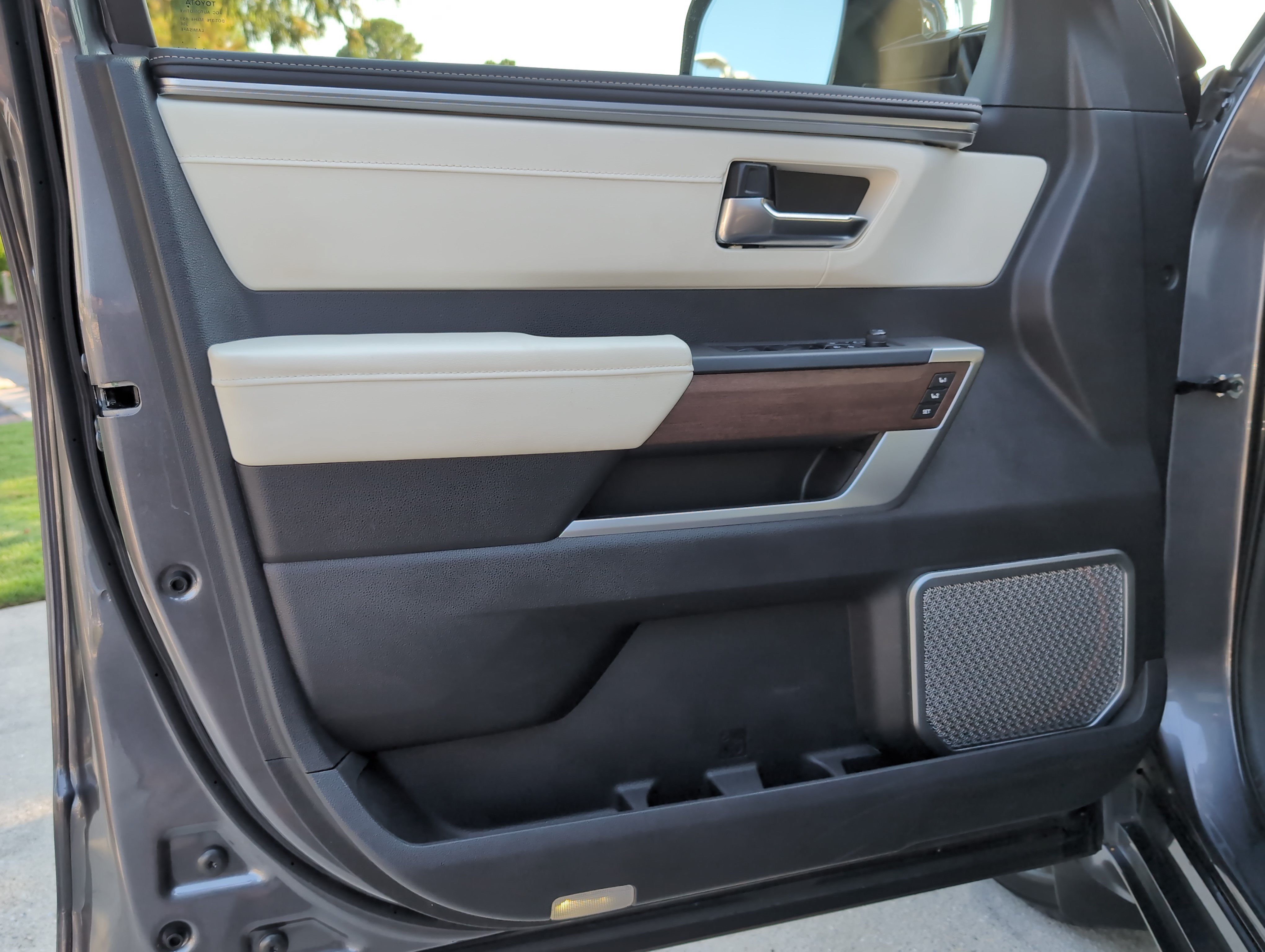 Used 2023 Toyota Sequoia Capstone AWD/4WD image 14
