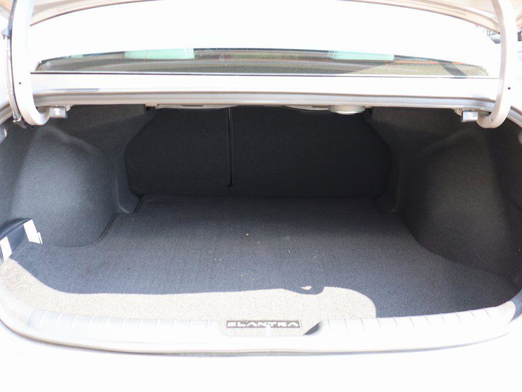 New 2025 Hyundai Elantra Limited image 15