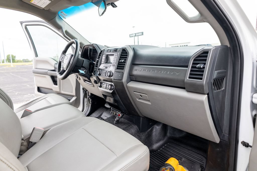 Used 2019 Ford F550 2WD Regular Cab Super Duty image 12
