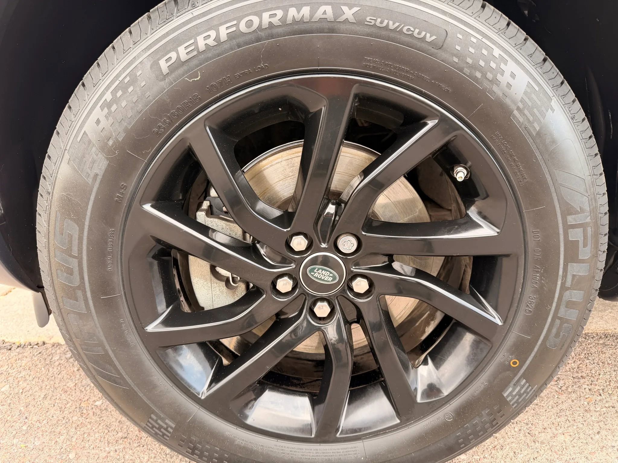 Used 2017 Land Rover Discovery Sport SE image 46