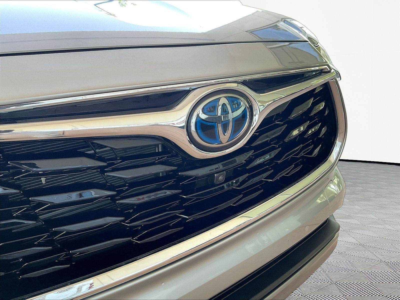 Used 2024 Toyota Highlander Platinum AWD/4WD image 32