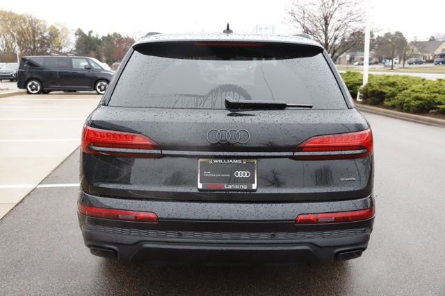Used 2025 Audi Q7 2.0T Premium w/ Convenience Plus Package image 4