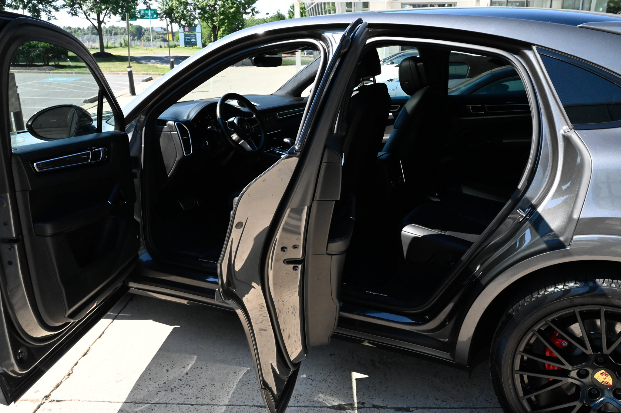 Used 2023 Porsche Cayenne GTS AWD/4WD image 37