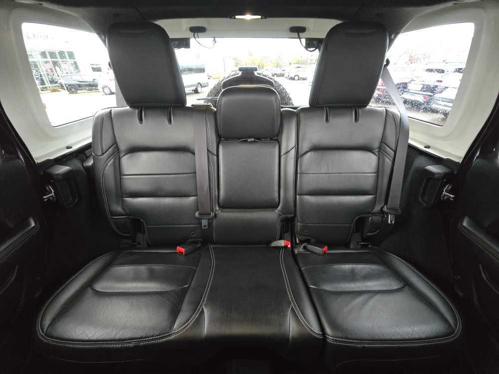 Used 2018 Jeep Wrangler Unlimited Sahara image 17