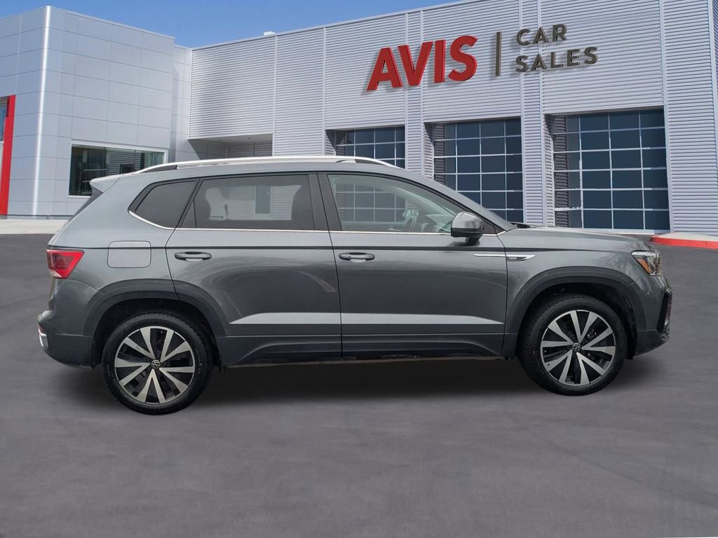 Used 2024 Volkswagen Taos SE image 5