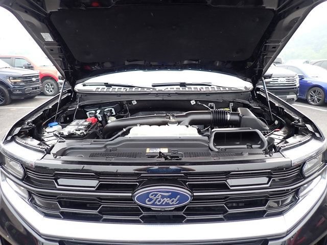 Used 2025 Ford Expedition Platinum w/ Driver's Package AWD/4WD image 16