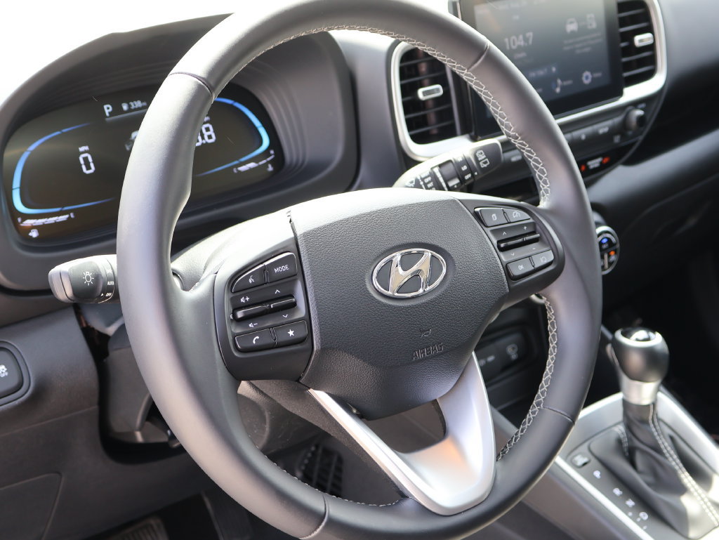 Used 2025 Hyundai Venue SEL FWD image 23