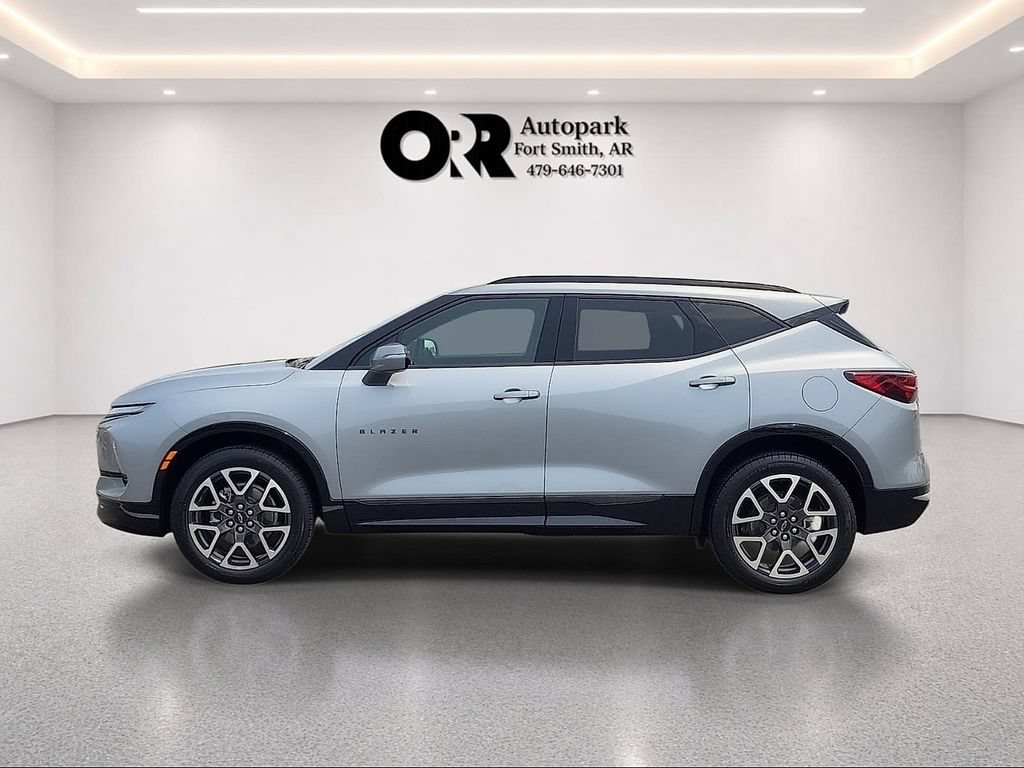 Used 2025 Chevrolet Blazer RS FWD image 3