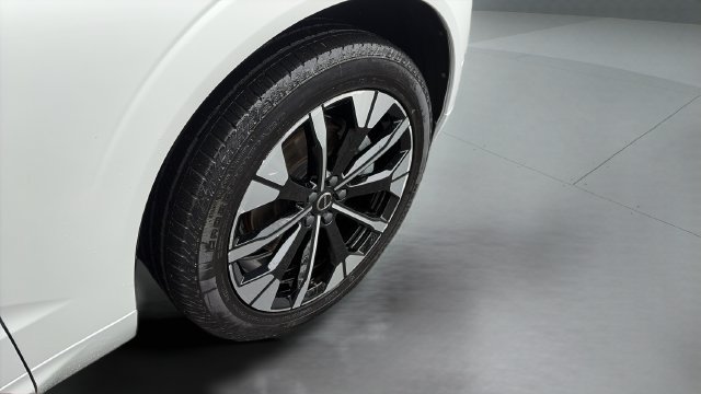 Certified 2026 Volvo XC60 B5 Plus AWD/4WD image 23