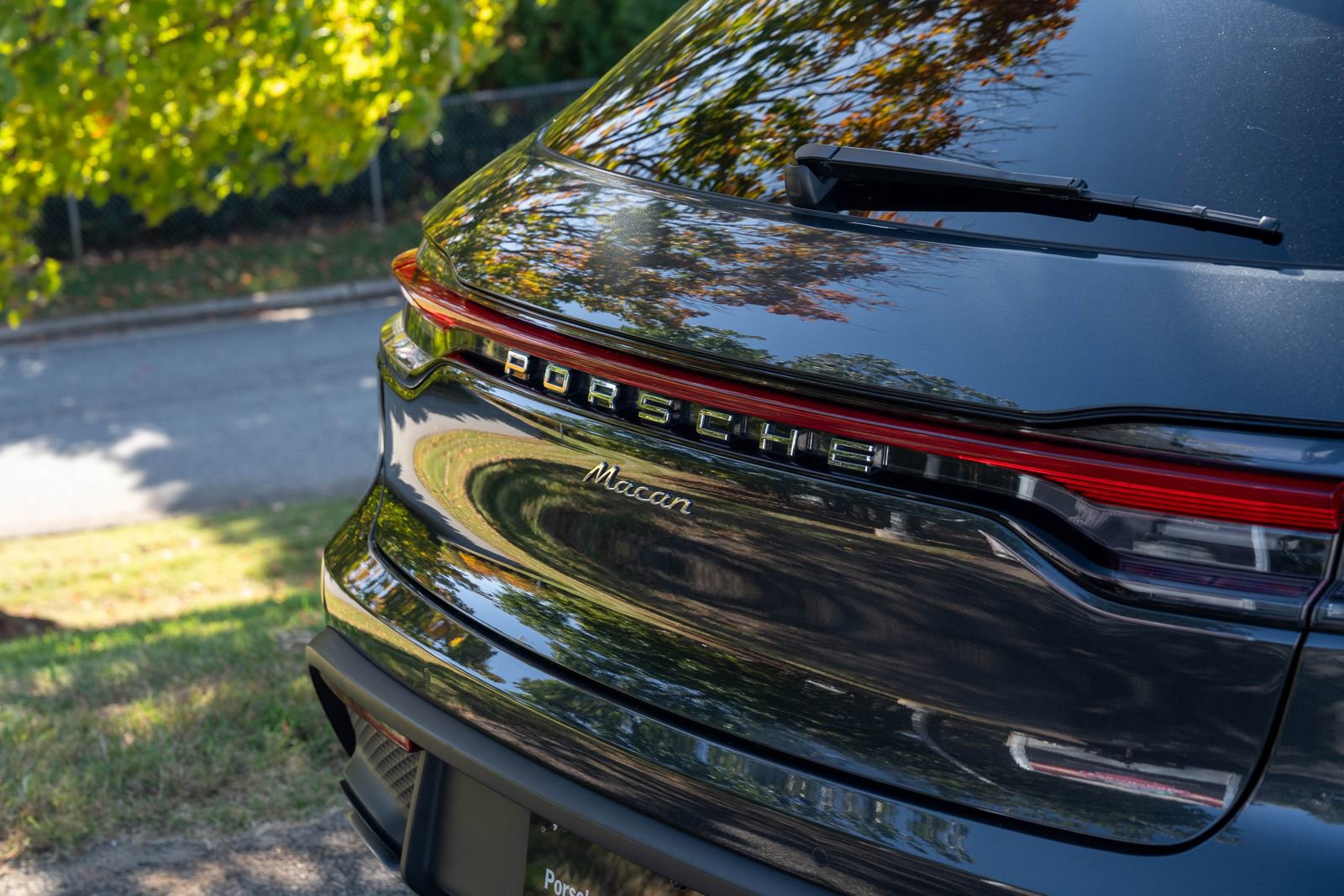 Certified 2025 Porsche Macan image 15