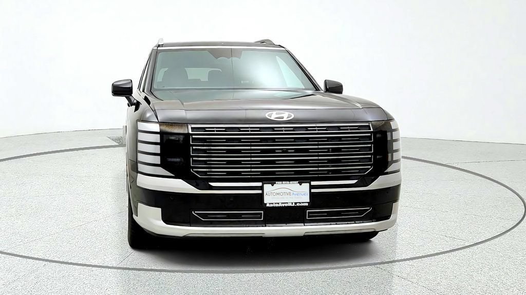 Used 2026 Hyundai Palisade Calligraphy FWD image 2