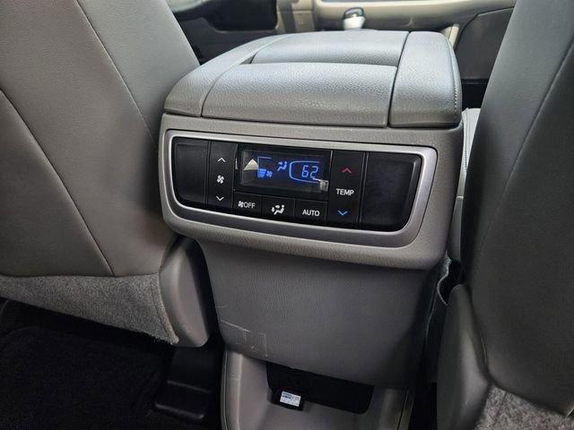 Used 2015 Toyota Highlander Limited image 19