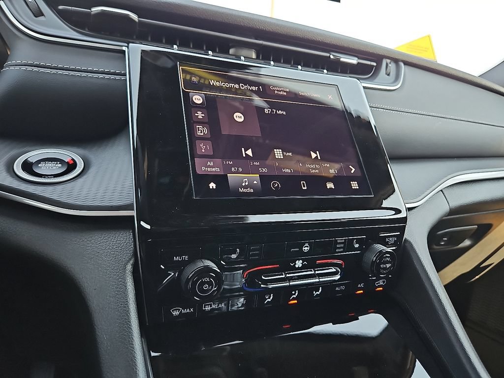 New 2025 Jeep Grand Cherokee L Laredo AWD/4WD image 17
