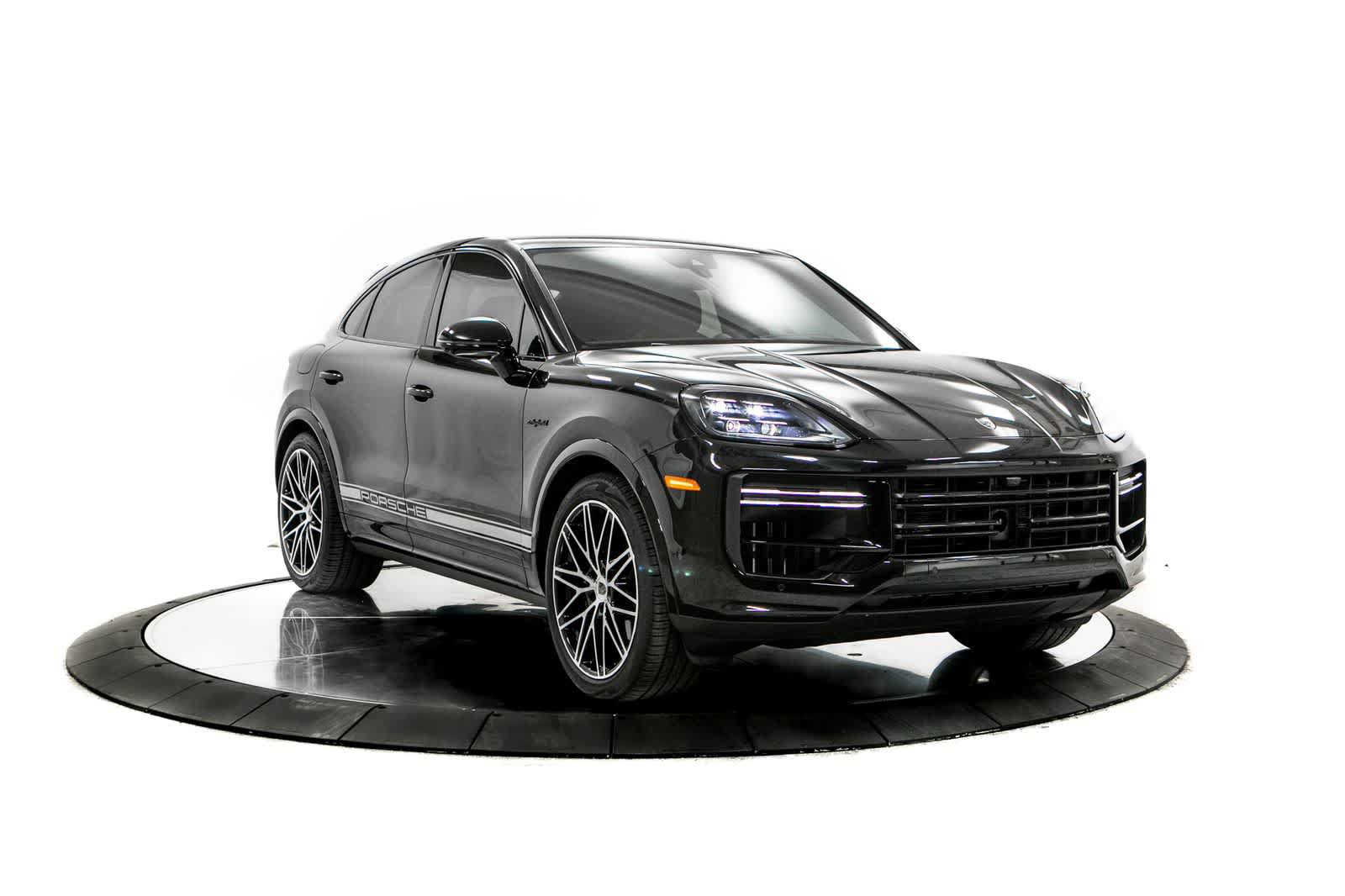 Certified 2025 Porsche Cayenne Turbo AWD/4WD image 9