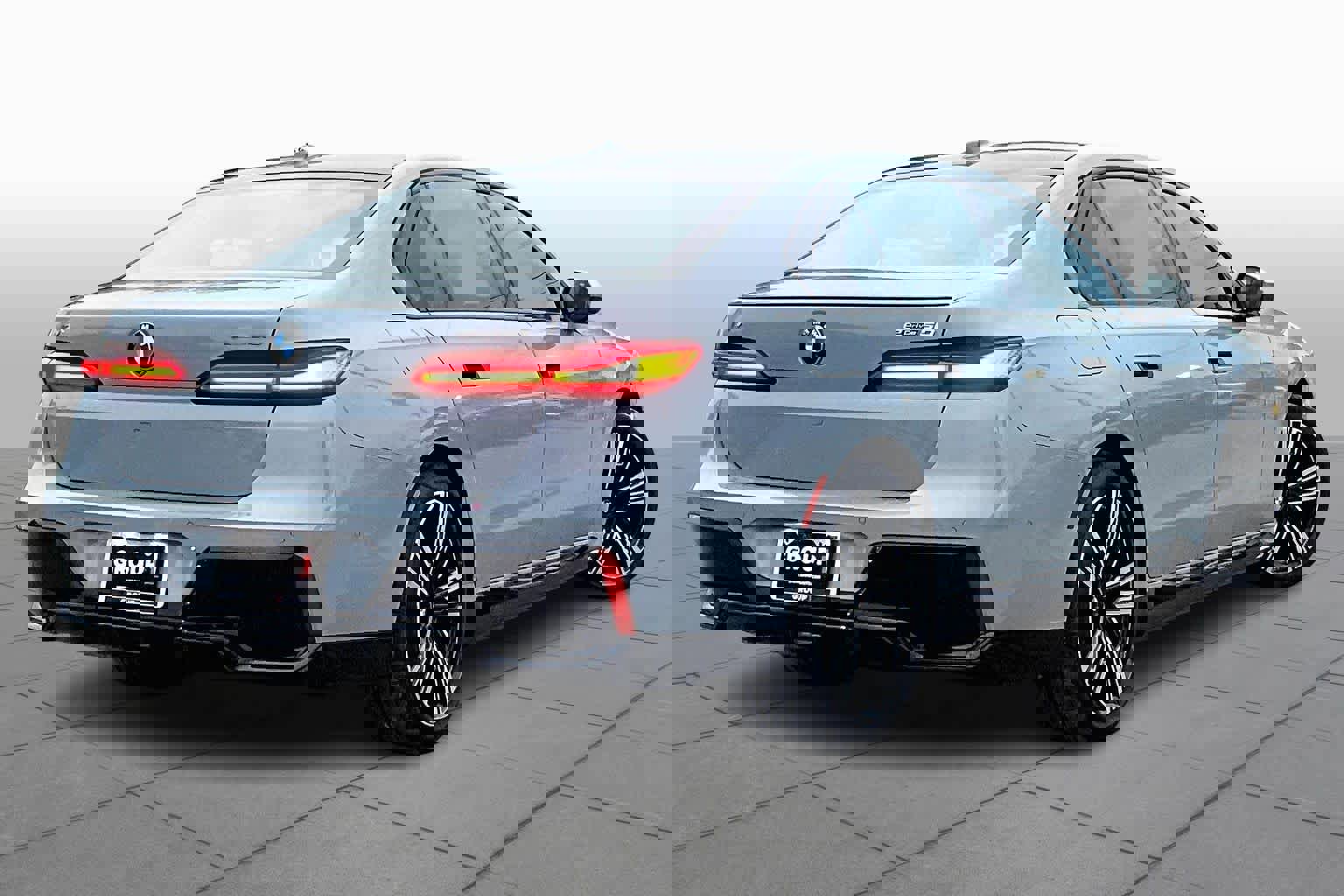 Used 2025 BMW i7 eDrive50 w/ M Sport Package image 12