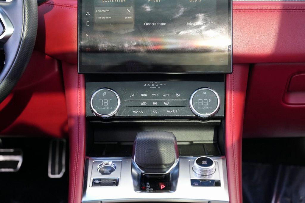 Used 2022 Jaguar F-PACE SVR image 43