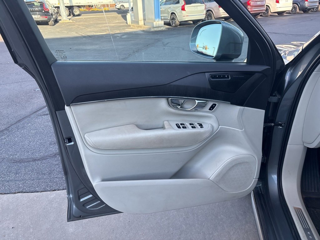 Used 2020 Volvo XC90 T6 Momentum w/ Protection Package Premier image 17
