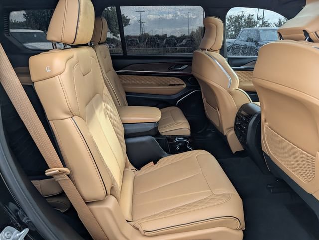 Used 2025 Jeep Grand Cherokee L Summit AWD/4WD image 30