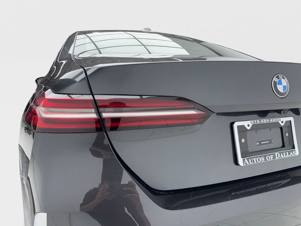 Used 2024 BMW 530i image 11