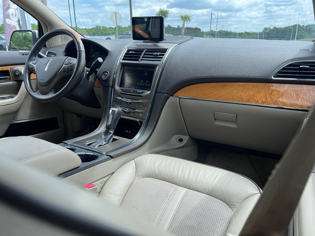 Used 2013 Lincoln MKX FWD image 13
