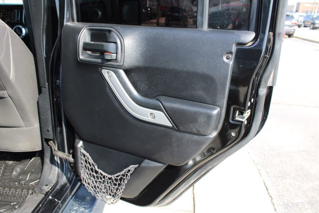 Used 2014 Jeep Wrangler Unlimited Sahara w/ Connectivity Group image 23