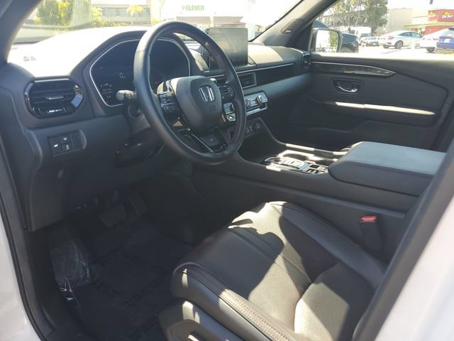 Used 2025 Honda Pilot Black Edition image 20