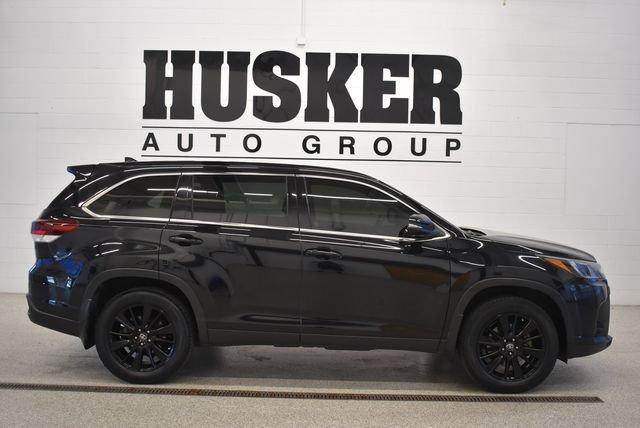 Used 2019 Toyota Highlander SE AWD/4WD image 2
