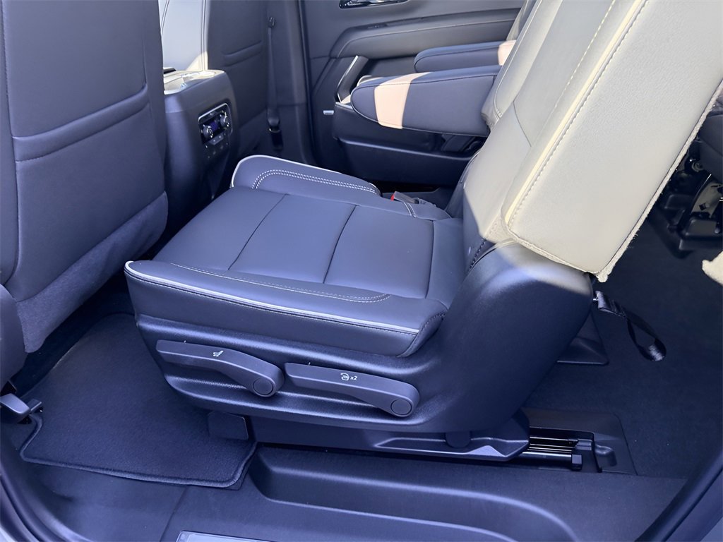 New 2026 Chevrolet Suburban Premier image 33