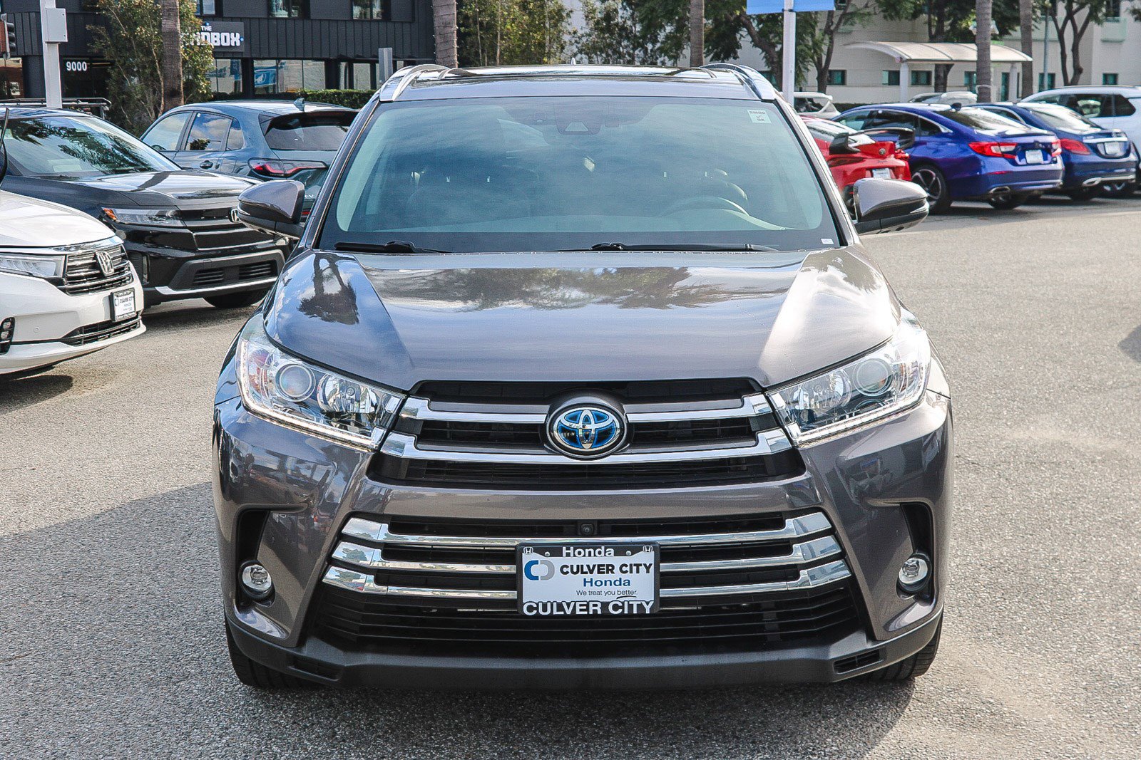 Used 2019 Toyota Highlander Limited Platinum image 2