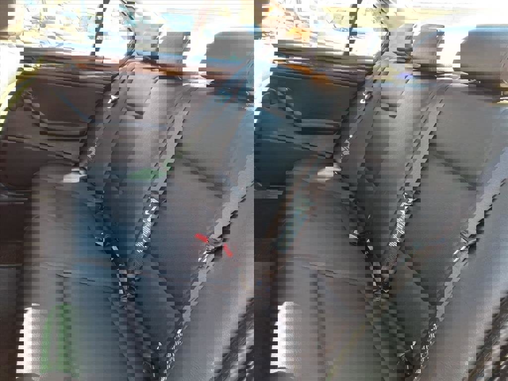 Used 2005 BMW 325i Sedan image 15