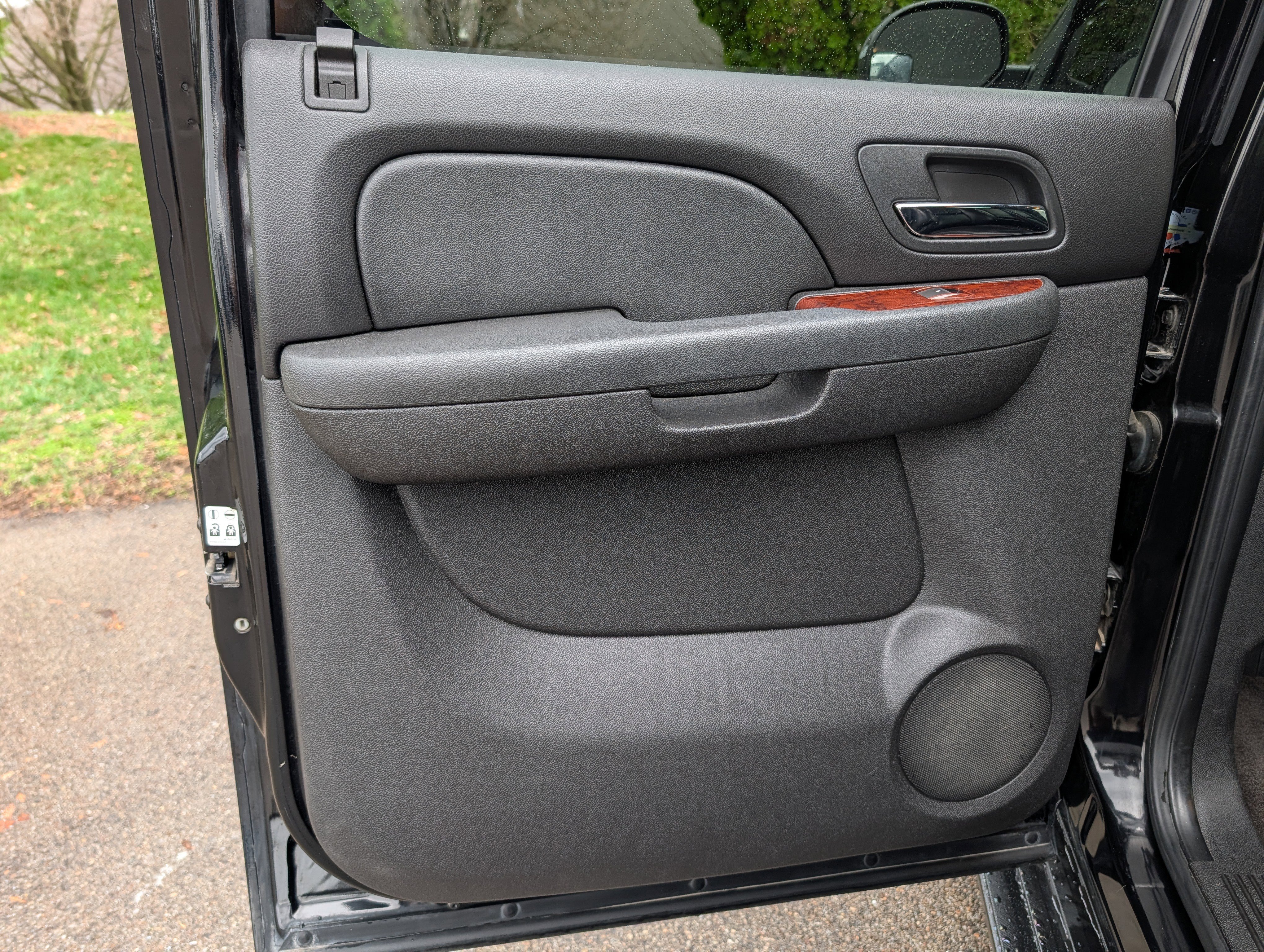 Used 2011 Chevrolet Suburban LT image 29