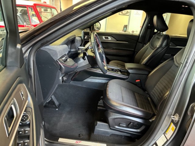 Used 2025 Ford Explorer ST-Line w/ ST-Line Street Pack AWD/4WD image 23