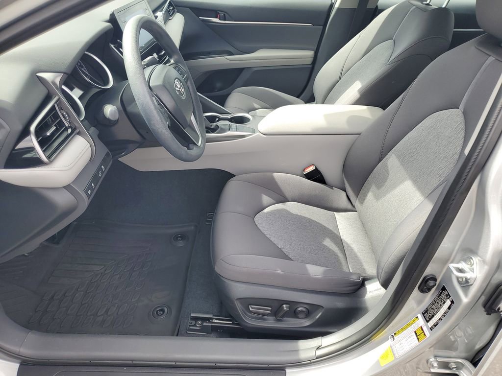 Used 2024 Toyota Camry LE w/ Convenience Package image 5