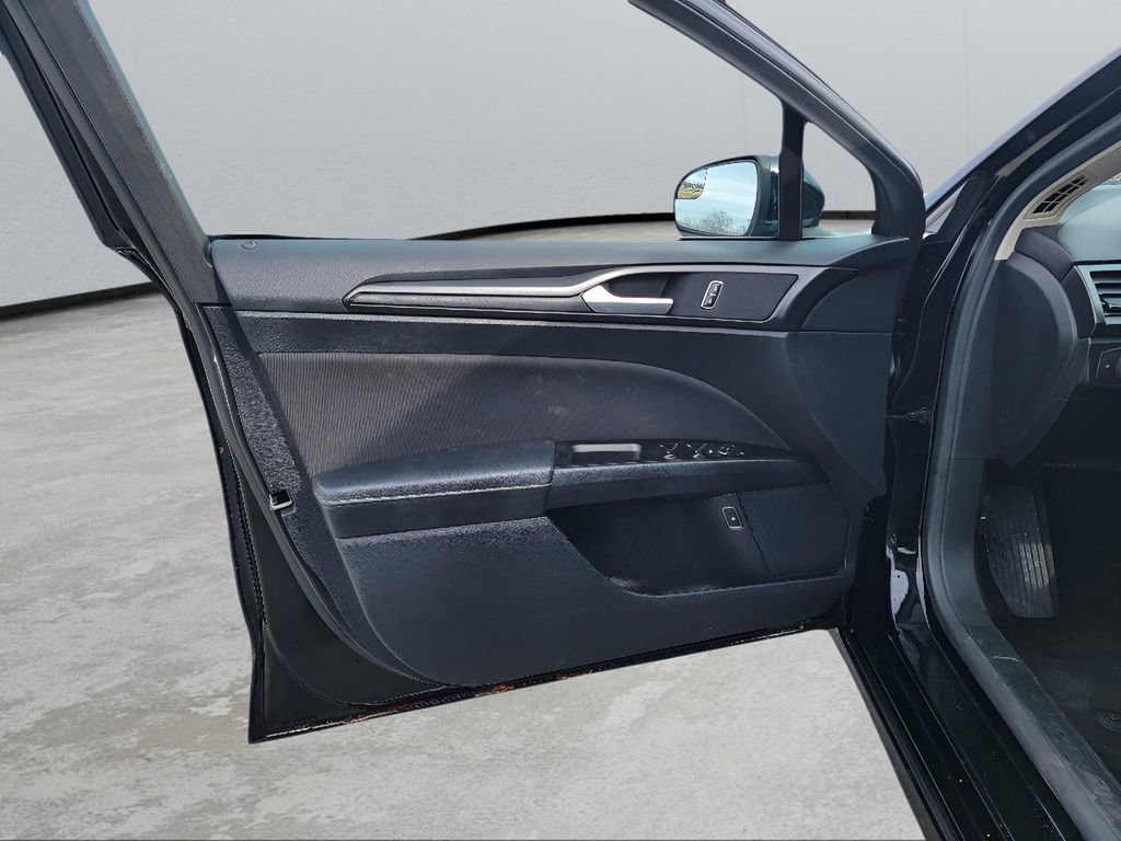 Used 2018 Ford Fusion SE w/ Equipment Group 601A image 10