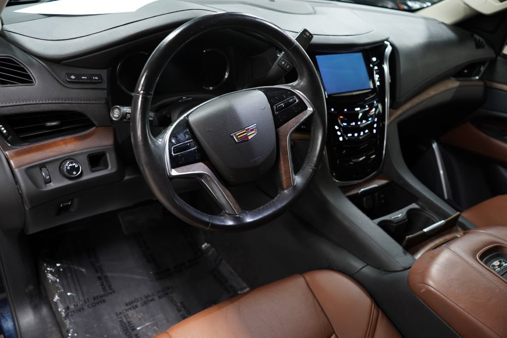 Used 2020 Cadillac Escalade Premium Luxury RWD image 11