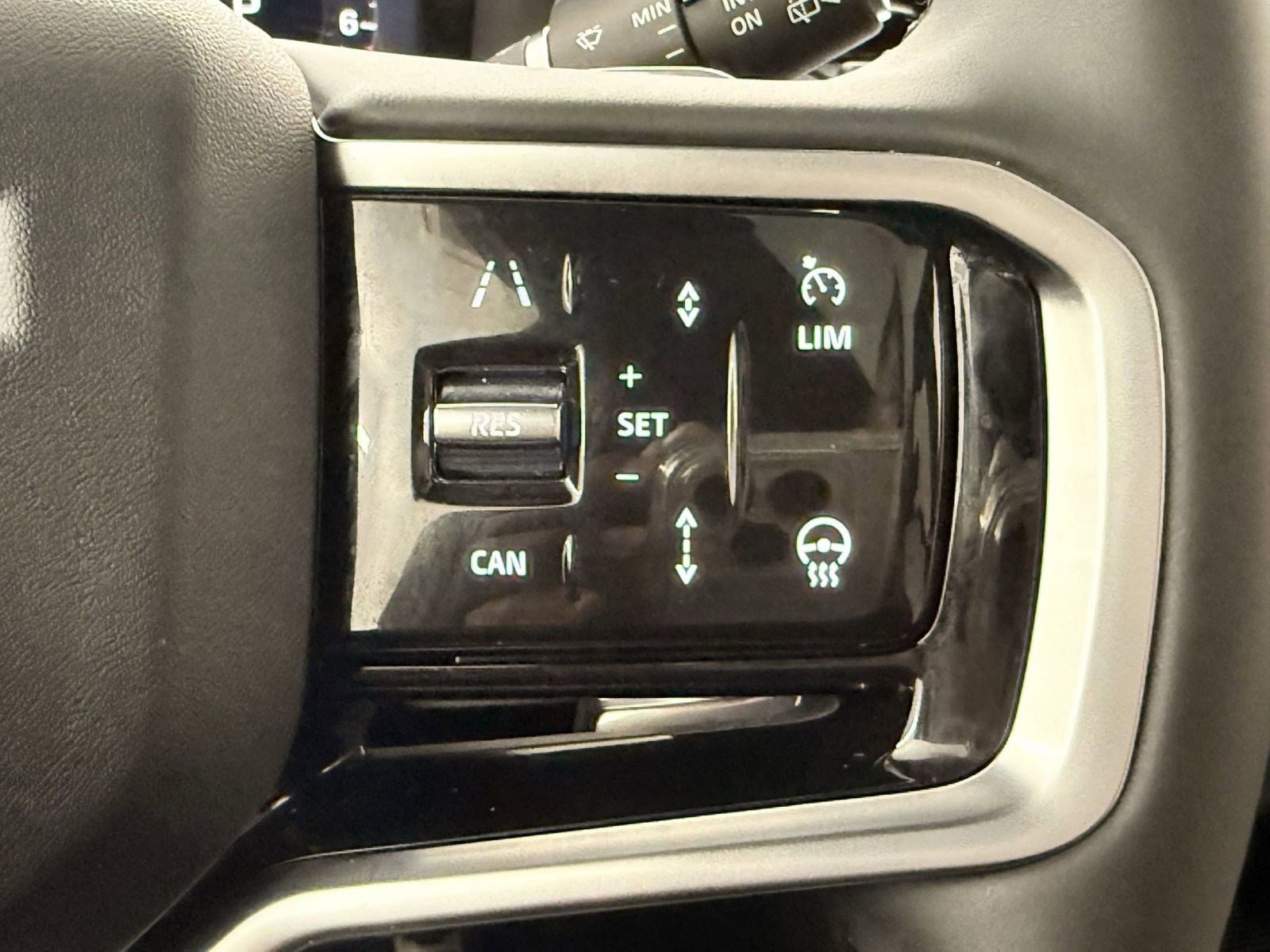 Used 2025 Land Rover Discovery Sport Dynamic SE image 21