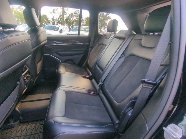 Used 2022 Jeep Grand Cherokee Trailhawk AWD/4WD image 16