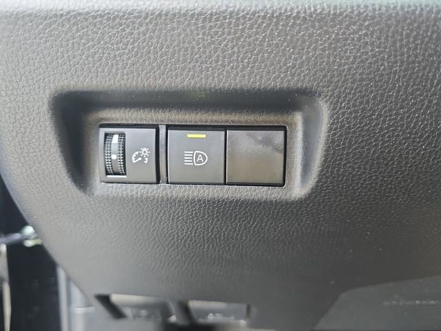 Used 2021 Toyota RAV4 LE image 25